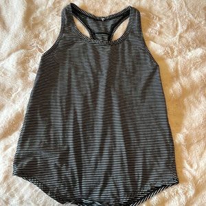 Lululemon pleated love tank size 4